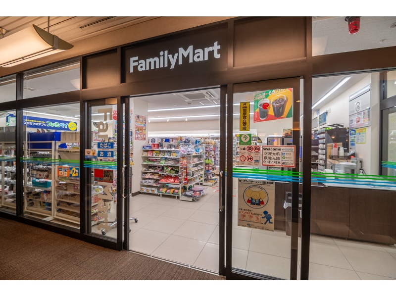 ファミリーマート　アートホテル成田店（24h営業）