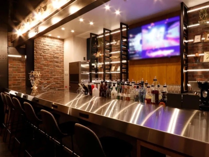 カウンターもオススメです!お一人様でもお楽しみ頂けます。おすすめのお酒を是非お尋ねください♪