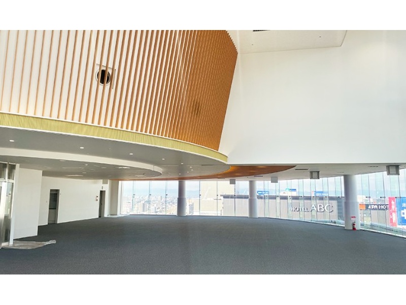 11階イベントホール
500㎡超、天井高愛大8.3m、街を一望出来る大きな窓を有している開放的な会場