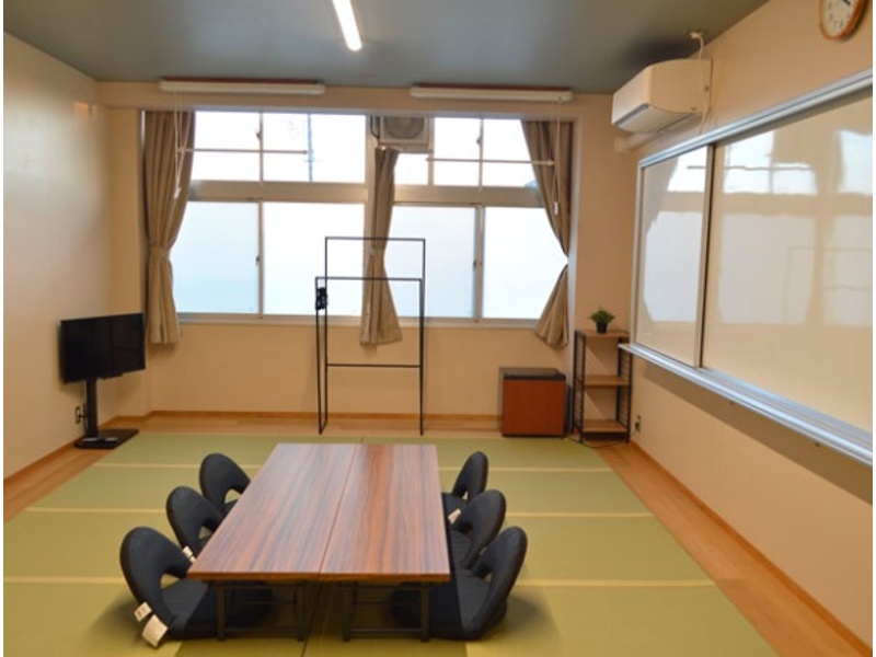 101号室-102号室　和室　6名
飲食可/冷蔵庫有/テレビ有/ホワイトボード有/
フリーWi-Fi