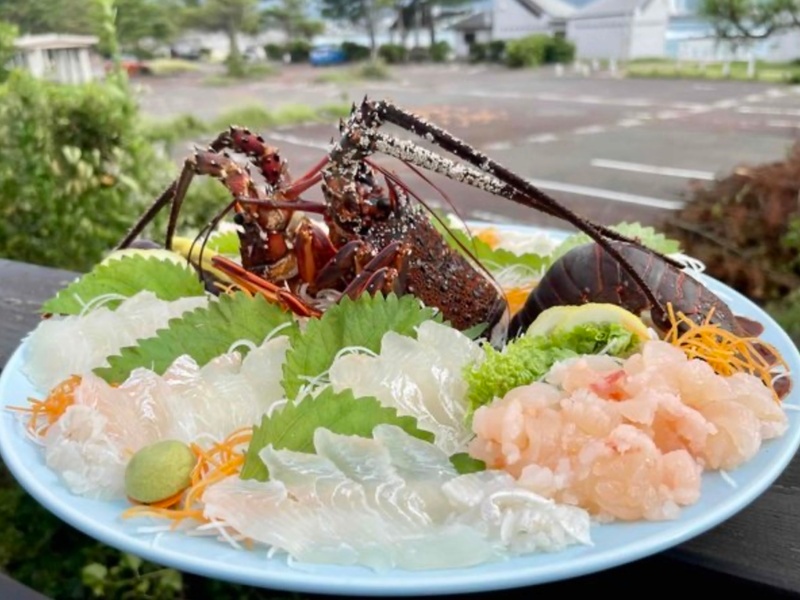 伊勢海老姿造り4名盛