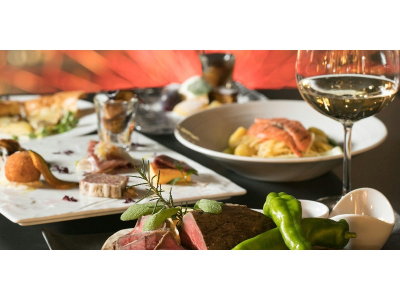 【着席フルコース：8,800円～3プランあり】飲み放題付き