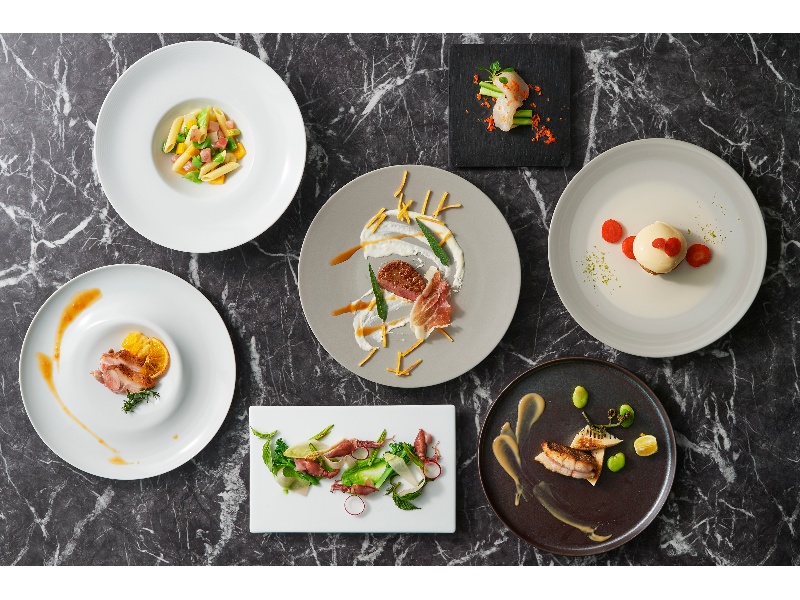 お料理はコースもしくはビュッフェスタイルにてご用意いたします。