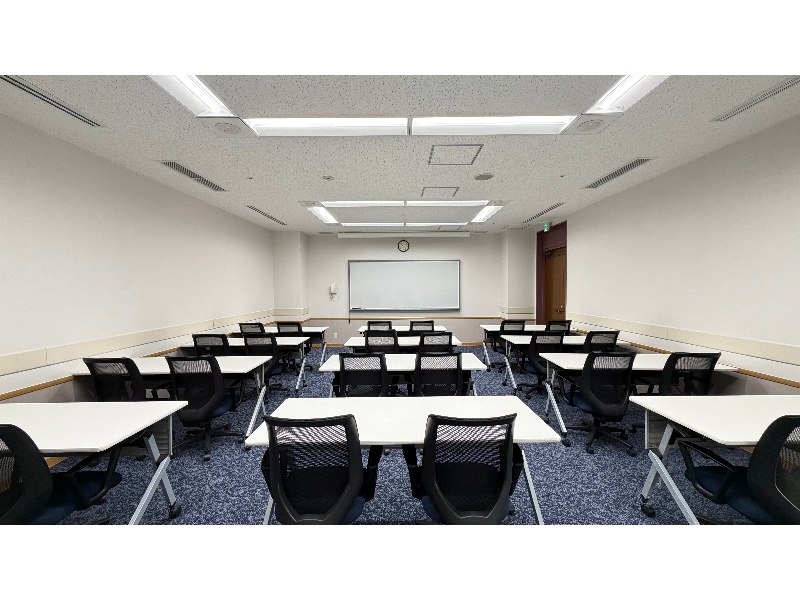 第3研修室（島型）
第4研修室とコネクティング可能