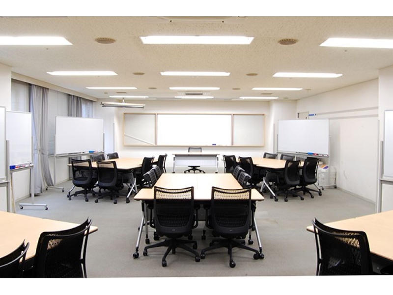 中研修室B(80㎡)<島型30名>
