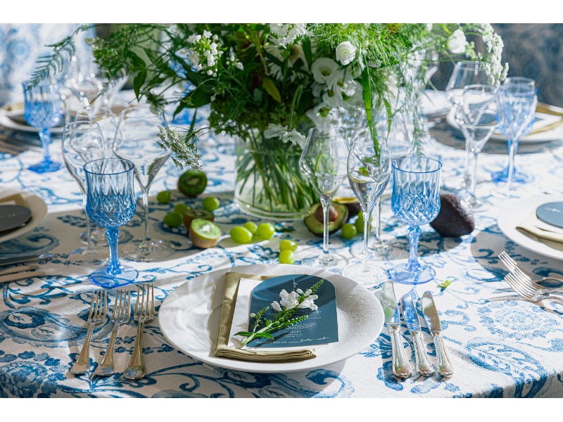 【招待状/席札/プレゼント/お土産の手配が可能】
当館では、花束をはじめ、引菓子やカタログギフトの手配も承ります。
歓送迎会や取引先様が参加されるご宴席など、大切な皆様を招いたご宴会にぜひご利用ください。