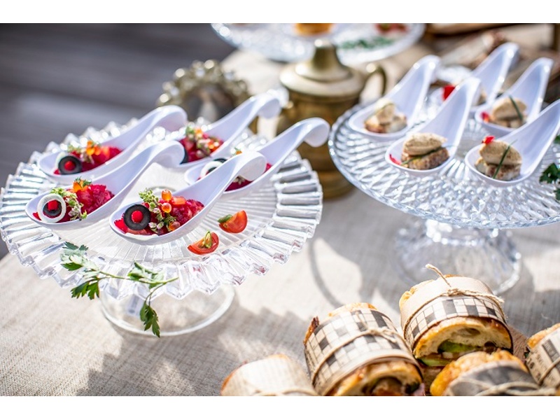 ビュッフェは食べやすいサイズで