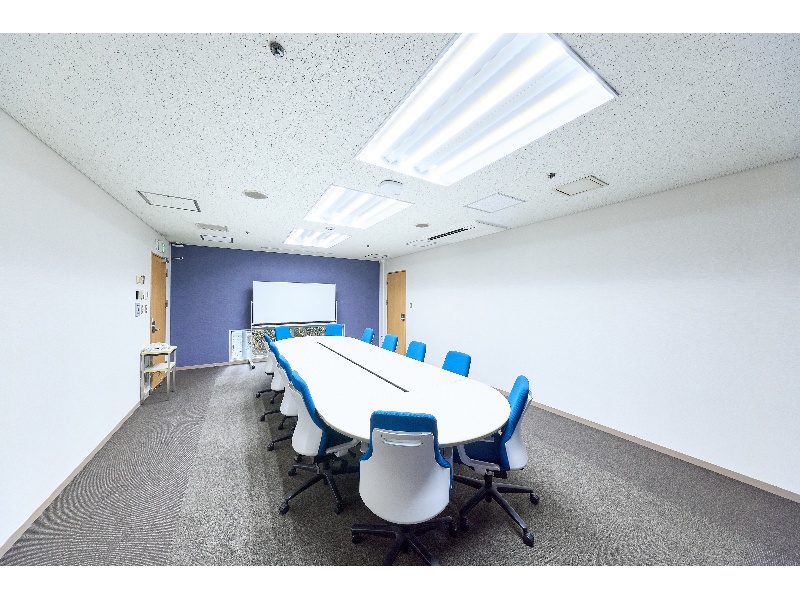 第4会議室  36㎡  天井高2.5m  12席（机移動不可）