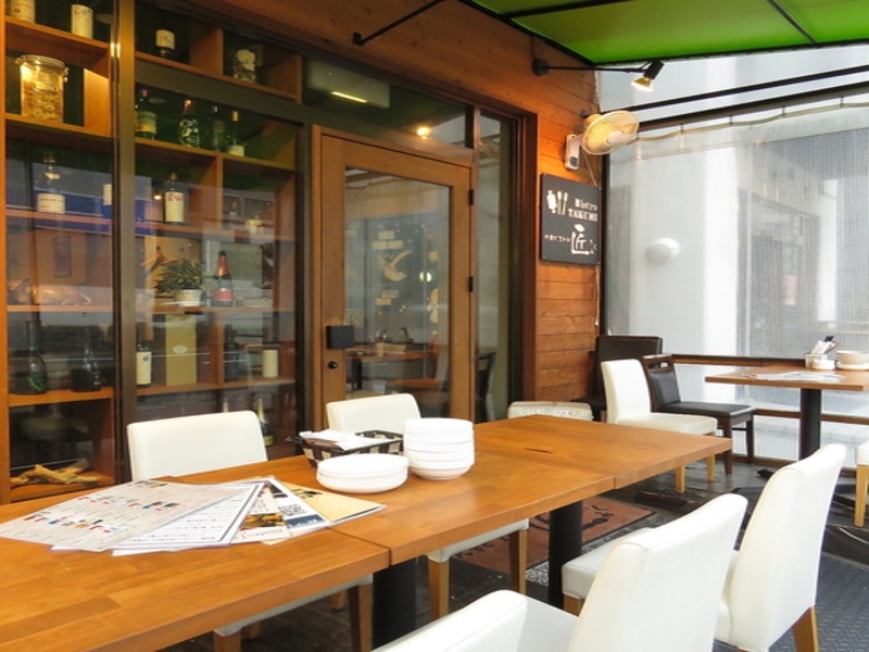 【テラス席】冷暖房完備しているので、一年中人気のお席になっております♪