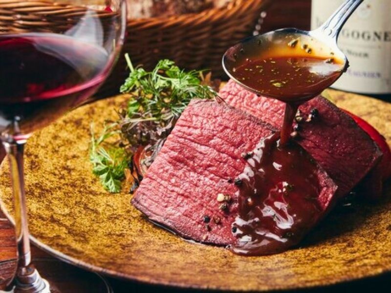 【プレミアムコース＋フリードリンク】今、絶対に食べて頂きたい"特選牛肉"の炭火焼き、全7品