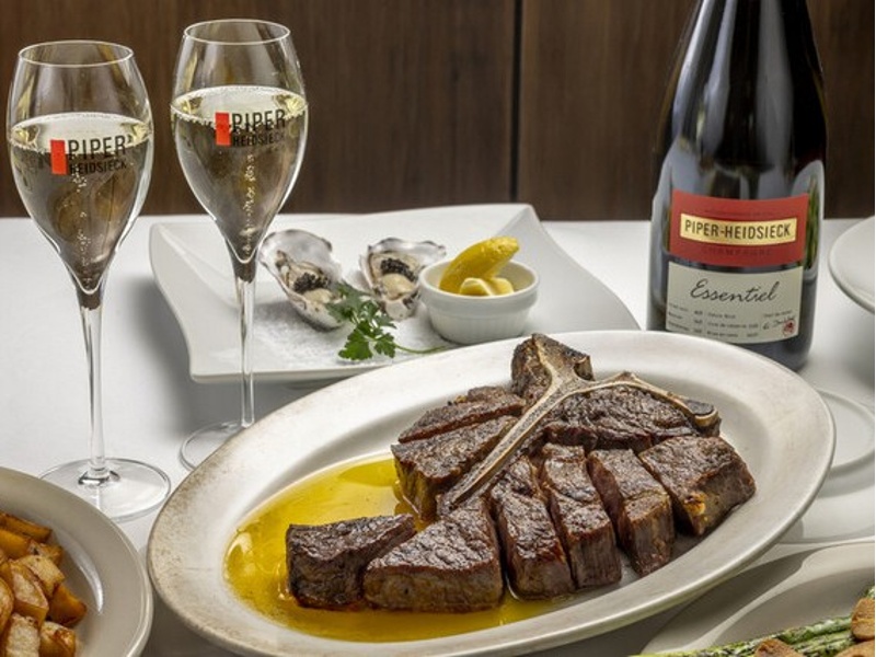 USDA認定最高級プライムビーフを専用熟成庫で28日以上熟成、極上の旨味を堪能。