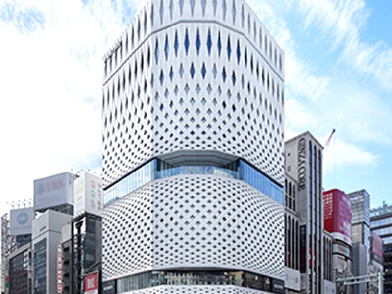 銀座線・日比谷線・丸ノ内線の3線が乗り入れる東京メトロ「銀座駅」に直結。 有楽町線「銀座一丁目駅」やJR「有楽町駅」も徒歩圏内と、アクセス抜群の立地です。
