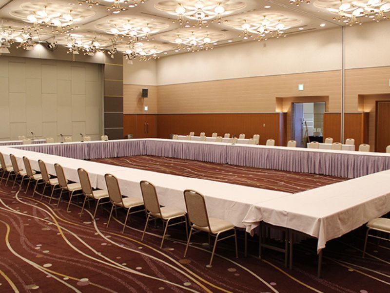 2F 大宴会場 孔雀・白鳥 2
試験会場や大スクリーンを使用した講演会やセミナーなどに最適です。