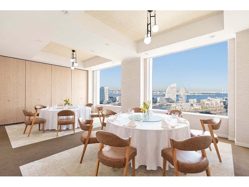 100名様までの宴会場、ダイニング、4室の個室の中から、人数に合わせて会場をご用意いたします。
大人数のお集まりから各種宴会、会議まで大切なお集まりにご利用下さい。