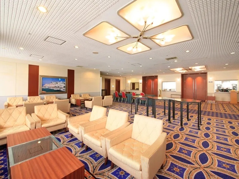 ３階ロビー
宴会前の待機等にお使い頂けます。