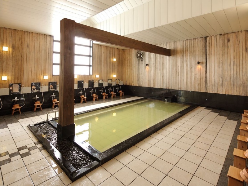 天然温泉「三蔵温泉」。宴会利用のお客様も宴会ご利用前後1時間以内であればご入浴可能でございます。