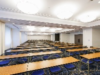 説明会・各種選考会・会議・研修・展示会 等、用途に合わせて選べる22～254㎡の大小15会場をご用意。<br /><br />スクール・島型・ロの字型等、ご希望のレイアウトを無料で設営致します。原状復帰も必要ございません。<br /><br />また、研修・セミナー後の懇親会もお承り致します。