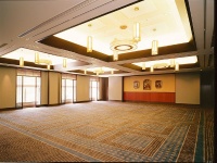 【中宴会場：ホール彩華】<br />