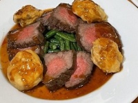 料理一例「8000円肉料理」