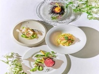 【料理へのこだわり】<br />お箸でお愉しみいただけるメニューをはじめ、お子様向けのメニューやアレルギー対応メニューなど、すべてのゲストの皆さまに笑顔でお召し上がりいただけるメニューもご用意。心尽くしの細やかなサービスでおもてなしいたします。