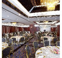 大宴会場「雅の間」。着席250名、立食300名まで可能な、落着いた雰囲気の会場です。<br />ご宴会はもちろん、会議にもご利用いただけます。<br />料理が自慢のホテルでご宴会をお楽しみくださいませ。