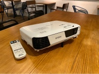 プロジェクター(EPSON EB-S31)