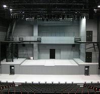シアターＧロッソ<br />東京ドームシティで40年以上開催されてきたヒーローショーの準専用会場です。3層式のステージと照明・音響・映像等の基本設備を備え、セミナー、講演会など幅広い用途でのご利用が可能です。