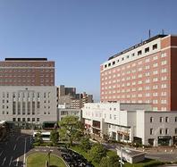 JR草津駅西口から徒歩30秒の好立地に佇むホテルで、交通アクセスも魅力