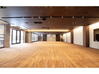 【新館1階】ザ・テラス③<br />各種パーティー・会議・展示会など使用しやすいシンプルな会場