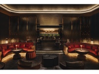 バー「Nine Tails」