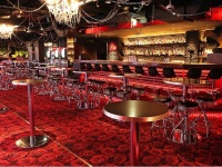 ダイニングダーツバーBee 三宮店