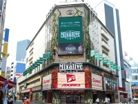 Mixalive TOKYO外観<br />近代的なビル開発が進む池袋の街で、“物語”を生み出す創作現場として、地下２階から地上９階（１～<br />3階除く）までビル全体に独特なロマン漂うテーマ演出を施したLIVEエンターテインメントの複合施設ビルです。