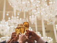 成人式イベント・同窓会など、仲間と集まって思い出の一日に。写真映えするスポットも多数！