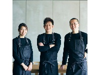 パリ・ニューヨーク・東京と国内外の星付きレストランで働いてきた3名のメインシェフがIWAIの料理を手掛けます。