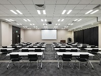 5階　会議室　Room8+9　スクール2名掛け56席