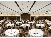 【大宴会場】<br />最大400名迄の会場をご用意。記念式典や県人会、異業種交流会などにおすすめ。パテーションで2分割に出来ますので、人数に合わせた会場をご案内。