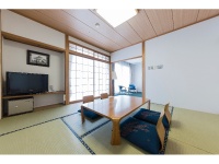 ●和室（1名～4名）<br />バス・トイレ（ウォシュレット）<br />32インチTV設置 BSテレビ<br />インターネット回線【無料】セーフティＢＯＸ・冷蔵庫・電気ケトル・ ドライヤー　
