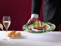 パーティプランナーがご宴会当日までフルサポート。会場セッティングから備品や食事内容、タイムスケジュールなども細かくご相談に応じます。パーティーに不慣れな幹事様でも当店にお任せください。