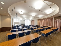説明会・各種選考会・会議・研修・展示会 等、用途に合わせて選べる38～270㎡の大小の会場をご用意。