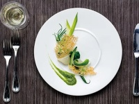 【お料理-コース-】<br />「フレンチジャポネ」を季節に合わせた最高のアレンジでご提供いたします。<br />食事制限やゲストのご要望に最大限お応えさせていただきます。