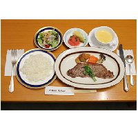 ご昼食はレストランにてどうぞ。ステーキランチ1,200円税別です。その他にも1,000円税別～ご予算に応じてご用意致します。