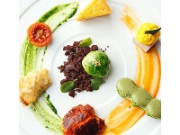 野菜の美味しさにこだわり、その生産者から産地まで追求した新鮮な旬の食材を活かしたこだわりの本格フレンチ。