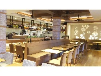 【In the Garden135】 店内