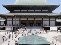 成田山新勝寺では写経体験や座禅など仏教に纏わるアクティビティーを取り揃えております。<br />（注：シャトルバスは個人利用に限定させていただきます）
