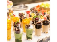 女性に人気！ 専属パティシエが創作するケーキ＆スイーツもご用意しております。