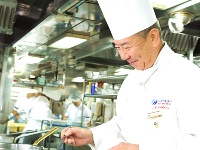 お食事は全て船内で調理しています。