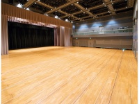 【平土間形式】最大500席の設置ができます。