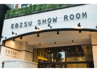 恵比寿駅徒歩2分の好立地<br />【SHOW ROOM】は恵比寿駅5番出口より徒歩2分という抜群のアクセス！<br />直進のみで辿り着けるのでゲスト様も迷いません♪<br />1階で通りに面しており視認性も抜群なので、通行人へのPRにも◎<br />大注目の会場です★
