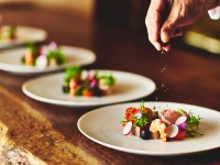 【お料理】<br />kyoto to table<br />「きょう」の野菜が奏でる心を尽くしたおもてなし、その喜びと味わいを心を込めてお届けいたします<br />