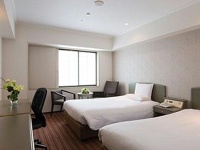 シンプルにまとめられた室内は、全室セミダブルタイプクラスのベッドで、ゆとりある時間をお過ごしいただけます。ふんわり軽く保温性のあるデュベスタイル。